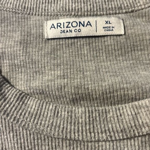 Arizona grey ribbed shirt with pulls at bottom to make shorter size xl - Picture 3 of 3